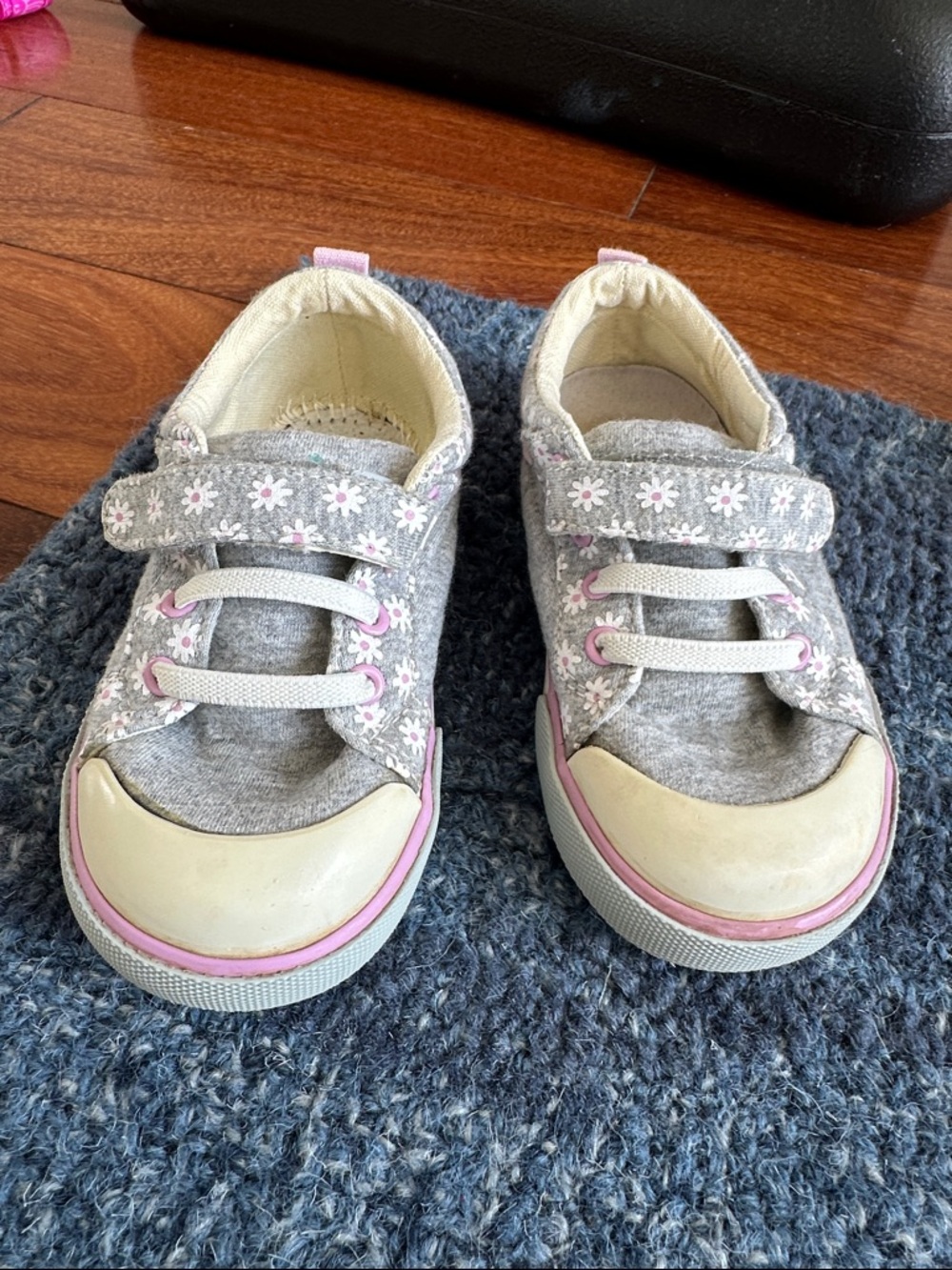 See Kai Run Size 9 Gray and Pink Floral Toddler Sneakers
